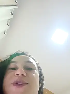 yummi_greluda webcam