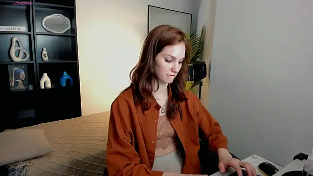 MirandaGlow webcam