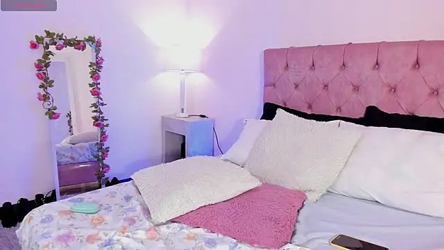 MissHiller_gh webcam