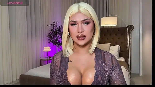 Your_Majesty_Tyra webcam