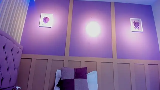 LilithAllenn webcam