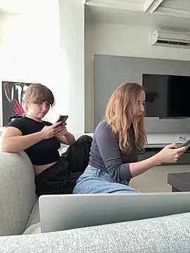 Nura_n_Sarah webcam