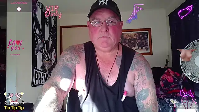 KINKYBLUEYES69 webcam