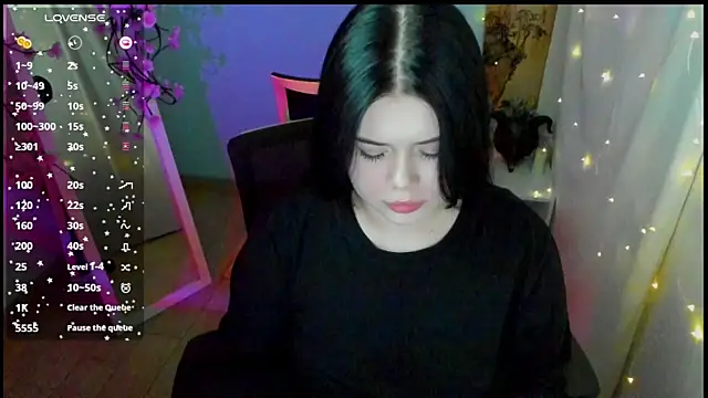 Mona_Esty webcam