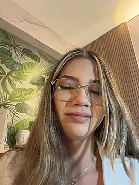 EmmaJhoons webcam
