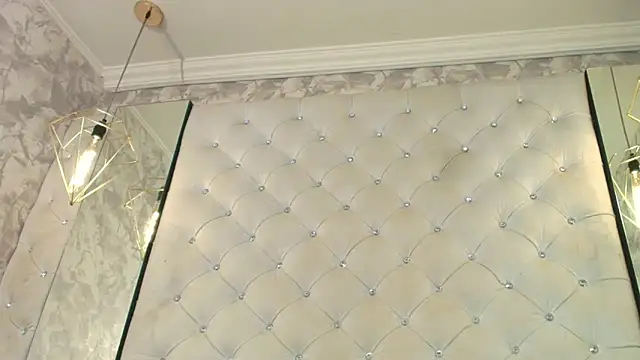 EmilyQueen3x webcam