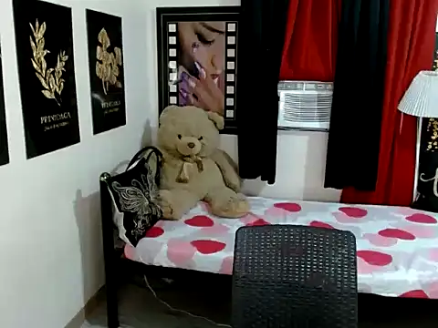 UrhotGoddess webcam