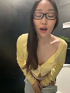 adrianochi - AdriaNochi's free webcam - UK Sex Cams