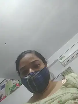 momo_loves webcam