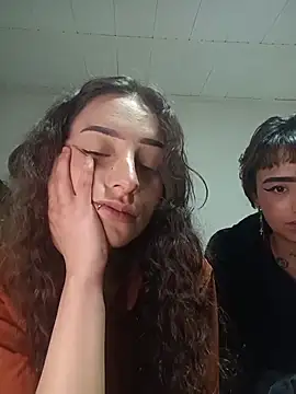 AlexxaAndRileyy webcam