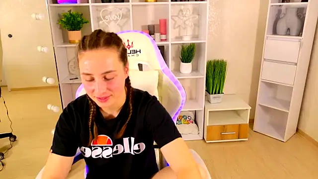 NadinnL webcam