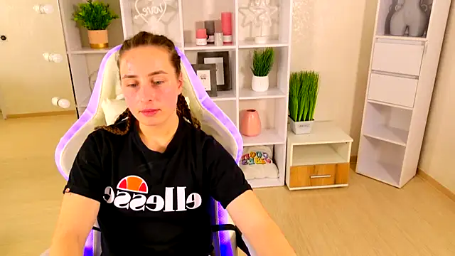 NadinnL webcam