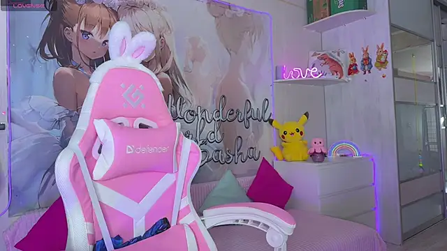 CheekySashaCharm webcam