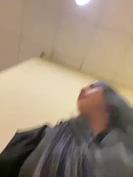 CrazzyChicks live sex cam