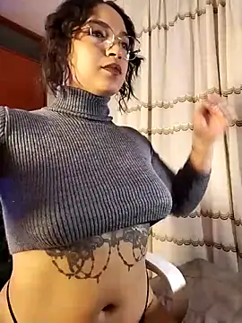 FallsForHerSmile webcam