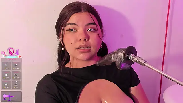 klhoe_boobs webcam