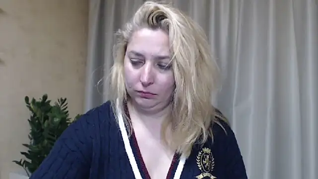 sweetpussy13 webcam