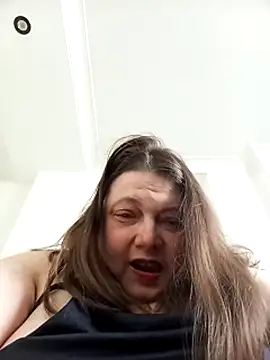 HotHornyEmmaX webcam