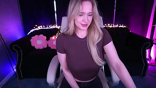 LylaYeess webcam