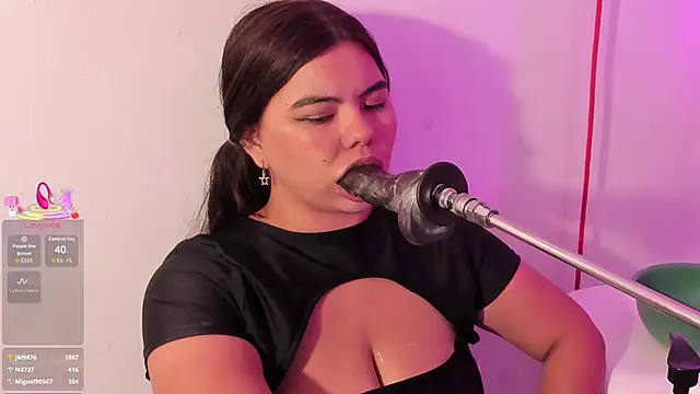 klhoe_boobs webcam