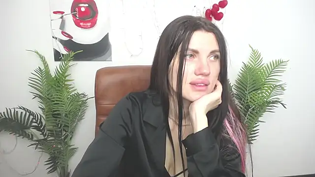 MilaLoona webcam