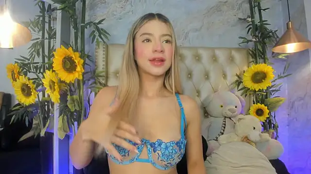 LittleeJaz webcam