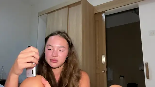 kamila_18_french webcam