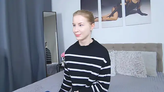 VioletiSwone webcam