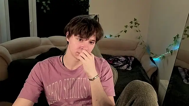 anthonycuutie (Ask my age) - make me naked and hard