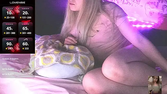 Blondiewithanass webcam