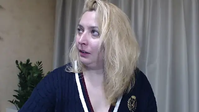 sweetpussy13 webcam