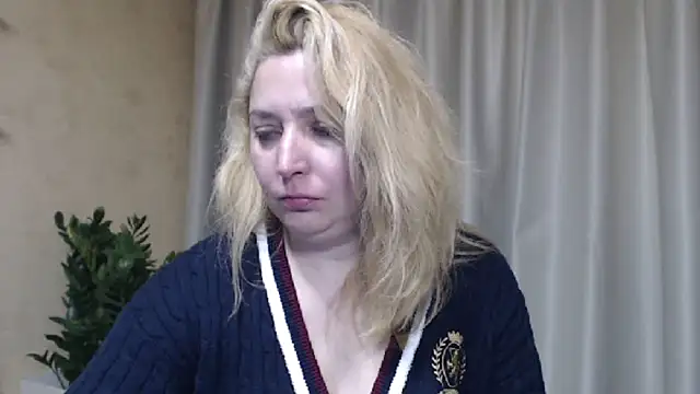 sweetpussy13 webcam