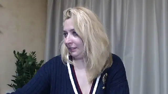 sweetpussy13 webcam