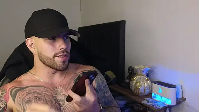 Ades_Lowe webcam