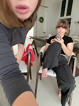 Nura_n_Sarah webcam