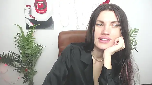 MilaLoona webcam