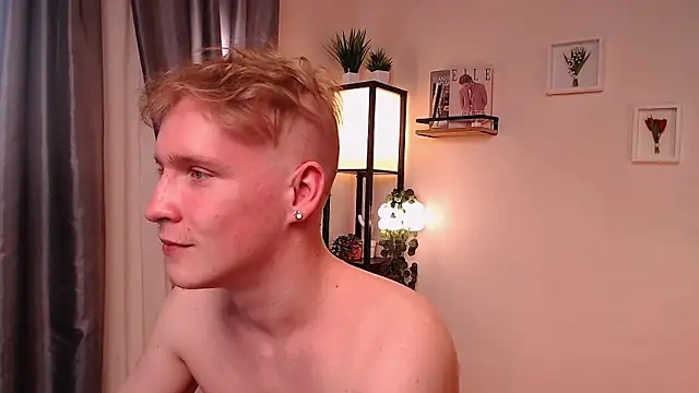 AlexxSweet webcam