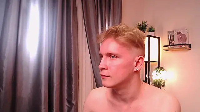 AlexxSweet webcam