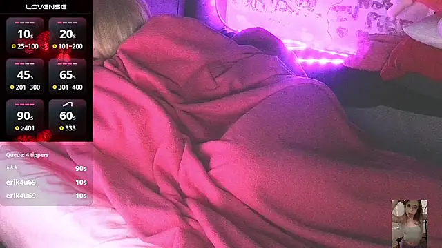Blondiewithanass webcam