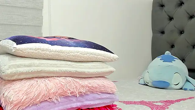 Elizabeth_18_ webcam