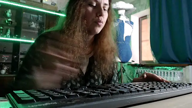 pa1e_pr1ncess (F young) - nude for 5 min