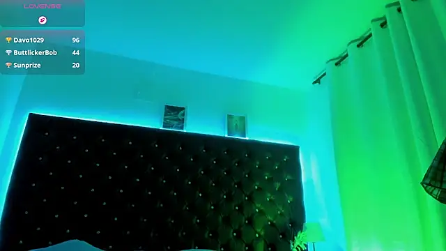 BellaRoge webcam