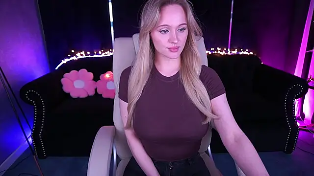 LylaYeess webcam
