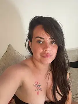 Webcam Model (Sophie_23XX) is live