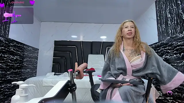 Ladyy_Scarlett webcam