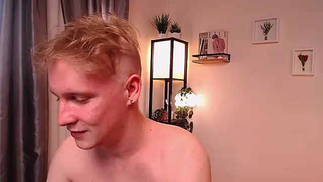 AlexxSweet webcam