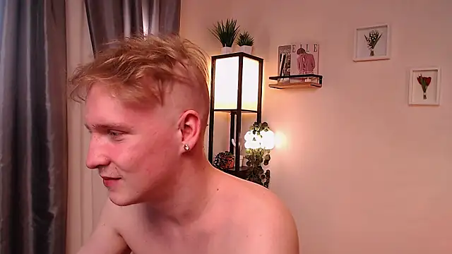 AlexxSweet webcam