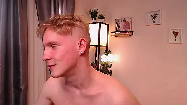 AlexxSweet webcam