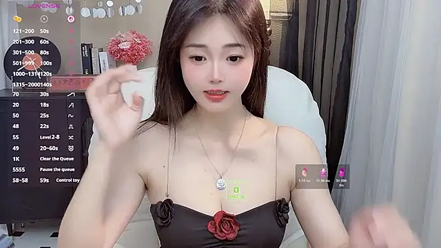 美女CeeKie在线直播