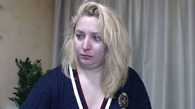 sweetpussy13 webcam